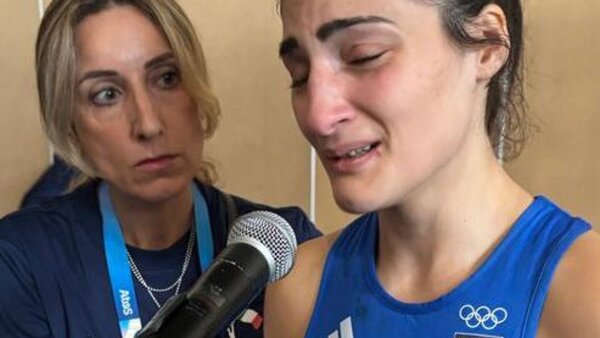 Boxeadora abandonó los Juegos Olímpicos tras competir contra rival cuestionada por su género