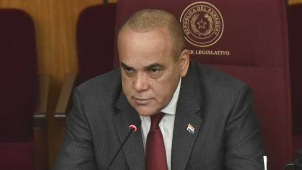 El presidente del congreso Bachi Núñez, defiende a funcionario que tiene en su estacionamiento lujosa camioneta - OviedoPress