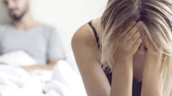 Optan por matrimonios con “cama afuera” para no desgastar el amor