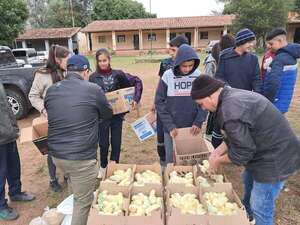 Entregan pollitos a 240 escolares de Yaguarón en el marco del proyecto “Topa Ñembyahýi” - Nacionales - ABC Color