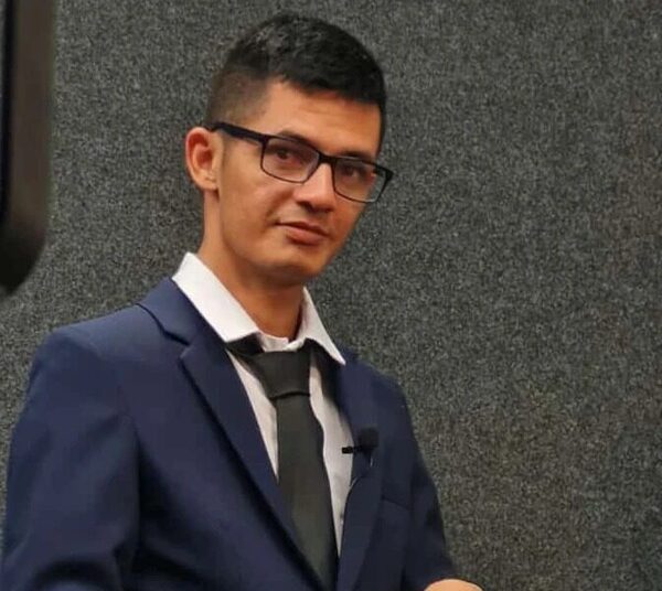 Periodista sorteará su chancho para solventar gastos de su tesis
