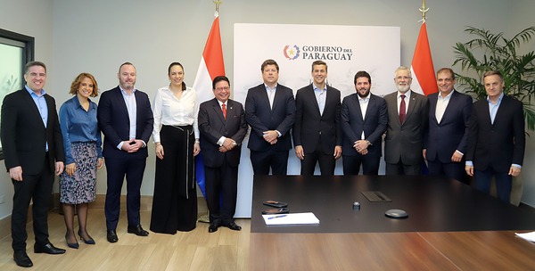 Paraguay y empresa naviera firman convenio para triplicar capacidad de carga en el río