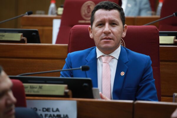 Honor Colorado expulsa a 'Chaqueñito'