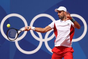 Novak Djokovic avanza a semifinales de los Juegos Olímpicos tras vencer a Tsitsipas