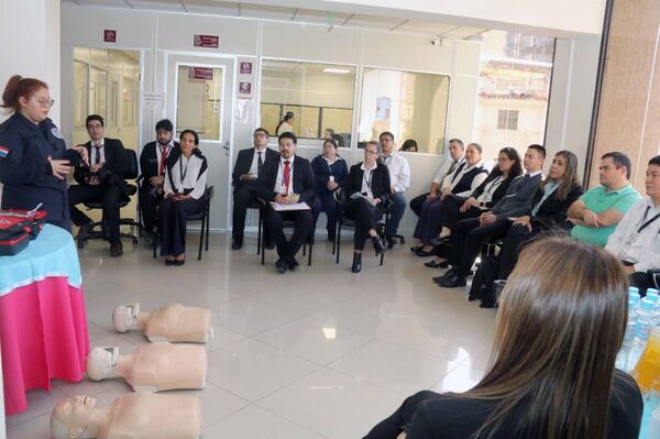 Capacitaron sobre Primeros Auxilios y Uso de Desfibrilador