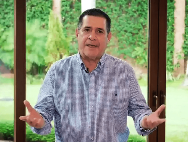 Abogado de Cartes en Colombia pedirá a expolicía retractarse sobre sus dichos del contrabando de cigarrillos · Radio Monumental 1080 AM