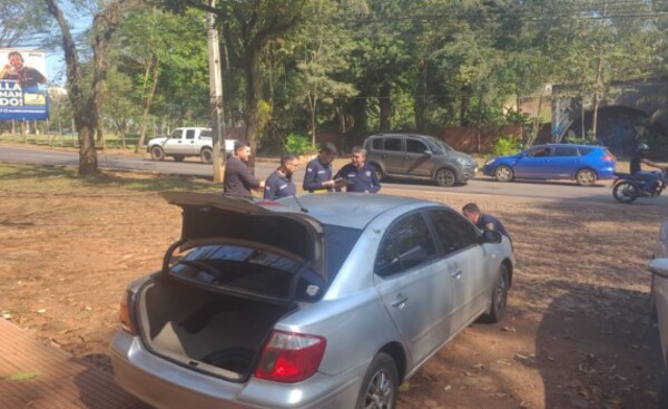 Hallan abandonado vehículo hurtado hace casi dos meses