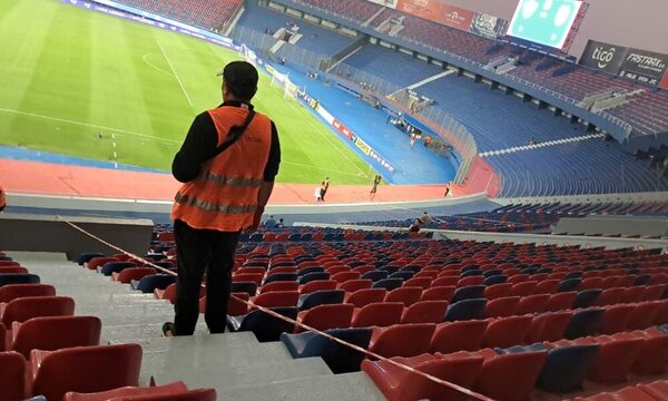 ¿Pusieron vallas para que hinchas no escrachen a Manolo Jiménez?