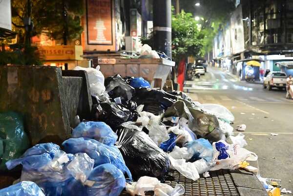 Campaña “Deja huella y no basura” busca terminar con los residuos en la zona comercial de Ciudad del Este - ABC en el Este - ABC Color