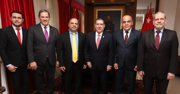 Varela dice que el abdismo se quedó sin equipo nacional y solo tienen cinco diputados