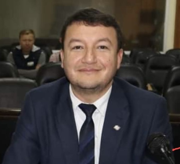 “Maniobró a través del senador para conseguir cargo en aeropuerto para operaciones ilícitas”