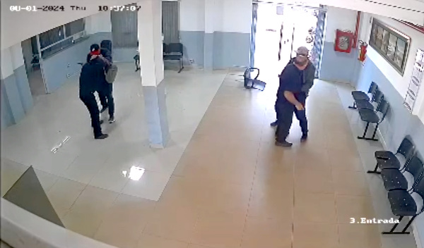 Motochorros asaltan financiera instalada en el interior de una universidad privada - La Clave