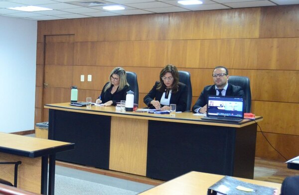 Laura Villalba integraba el EPP estaba armada, uniformada y portaba armas, dice tribunal - Judiciales.net