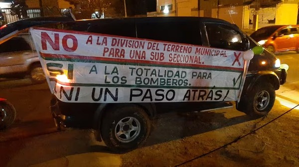 “BOMBEROS SÍ, HURREROS NO”