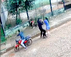 Marginales asaltan a una adolescente que volvía a su casa con su hermanita - La Clave