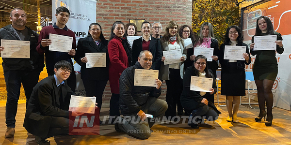 TRABAJADORES DEL CIRCUITO COMERCIAL EGRESARON DEL CURSO DE ATENCIÓN AL CLIENTE - Itapúa Noticias