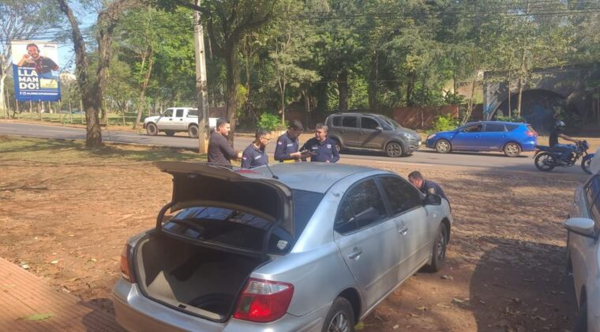 Hallan abandonado vehículo robado hace casi dos meses