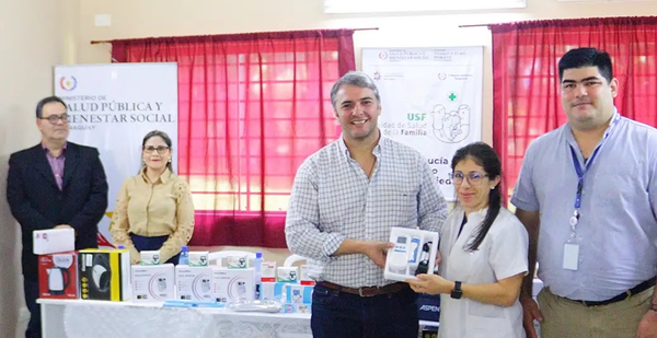Intendente de Coronel Oviedo entregó insumos y equipos a Unidades de Salud Familiar - Noticiero Paraguay