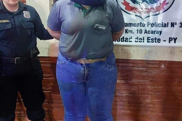 Detienen a empleada infiel