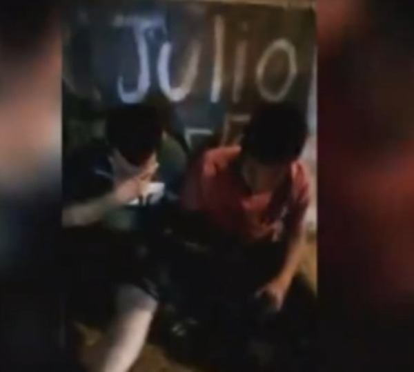 VALIENTE TRABAJADOR ENCERRÓ A DELINCUENTES EN SU VEHÍCULO