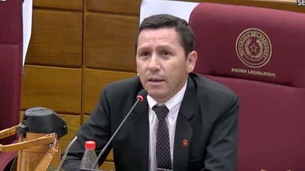 Aparecen mensajes entre Chaqueñito y expolicía