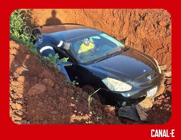 ROBÓ UN AUTOMÓVIL Y VOLCÓ EN SU HUÍDA