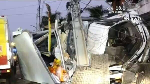 Feroz accidente dejó chalái varios vehículos y hubo heridos en Sanlo