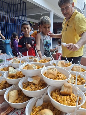 Comedor comunitarios asiste a cientos de niños en el barrio Itá Enramada de Asunción