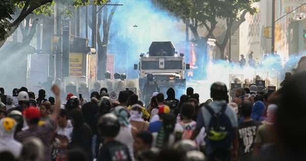 La Nación / Maduro prepara dos cárceles de máxima seguridad para manifestantes