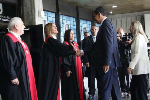 Tribunal chavista convoca a candidatos para esta tarde, incluido Maduro - Mundo - ABC Color