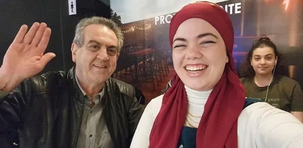 Renuevan contrato a hija de Esgaib en Embajada de Reino Unido