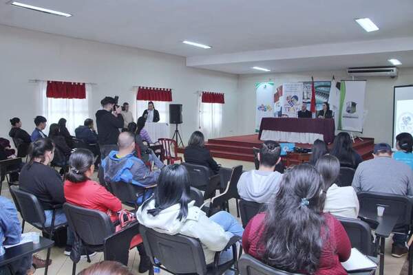 Capacitan a padres de familia sobre autismo en Hernandarias - La Clave