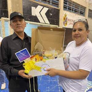 Devolvió la recaudación del campeonato benéfico: Un gesto ejemplar del sereno del polideportivo