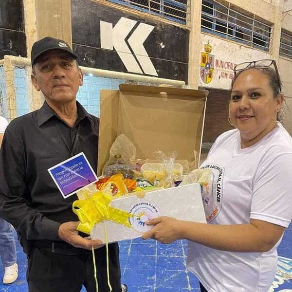 Devolvió la recaudación del campeonato benéfico: Un gesto ejemplar del sereno del polideportivo