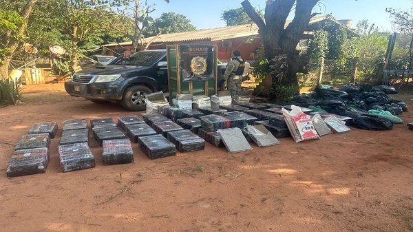 Hallan más de 1.000 kilos de marihuana en un centro logístico de Canindeyú - Noticias Paraguay