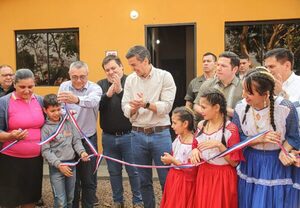 Sueño de la casa propia: 113 familias de Guairá reciben viviendas del MUVH - El Trueno