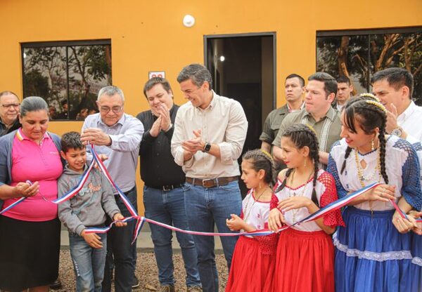 Sueño de la casa propia: 113 familias de Guairá reciben viviendas del MUVH - El Trueno