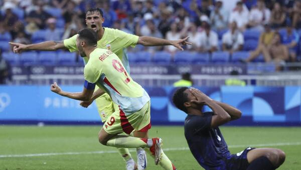 España golea a Japón y alcanza las semis