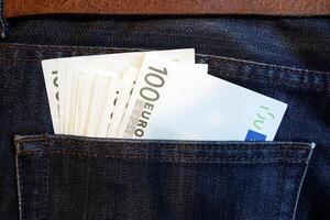 El euro cae a 1,0792 d贸lares un d铆a despu茅s de que la Fed manuviera sin cambios los tipos - Revista PLUS