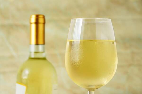 Cinco vinos blancos para disfrutar en días calurosos - Gastronomía - ABC Color