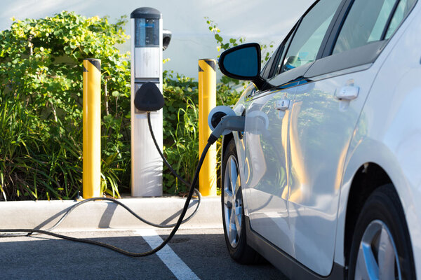 Los veh铆culos el茅ctricos matriculados en la UE aumentan un 48%, hasta los 4,5 millones - Revista PLUS