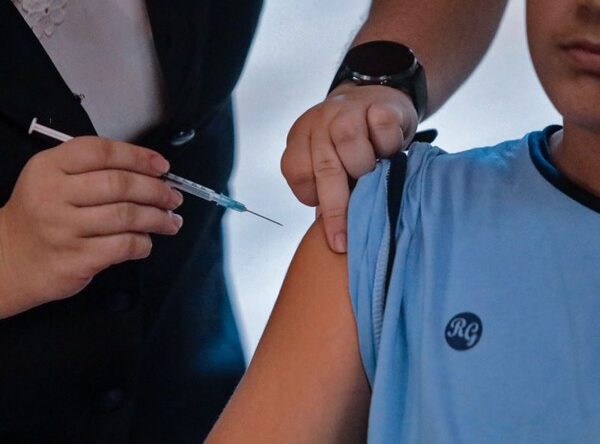 Salud inicia campaña de vacunación contra el VPH que incluye a niñas y niños · Radio Monumental 1080 AM
