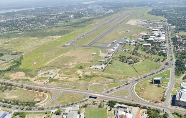 Turbulencias y alerta: Avión desvía vuelo por fuertes vientos en Silvio Pettirossi - Noticiero Paraguay