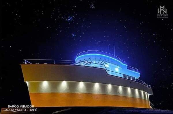 (GALERIA)Un barco de hormigón que es furor en Itapé