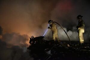 Gran incendio en vertedero clandestino de la Costanera Norte de Asunción - Nacionales - ABC Color