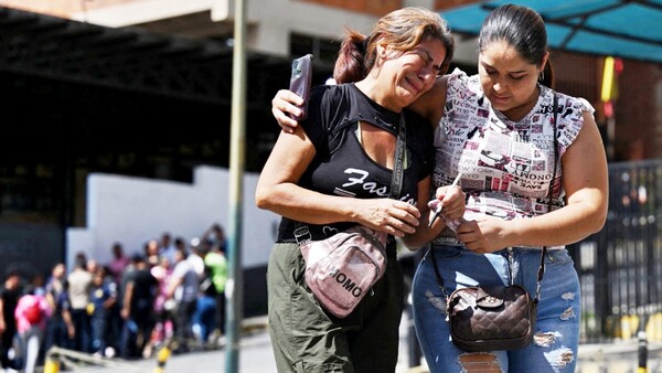En medio de alta tensión, chavistas y opositores marchan en Venezuela