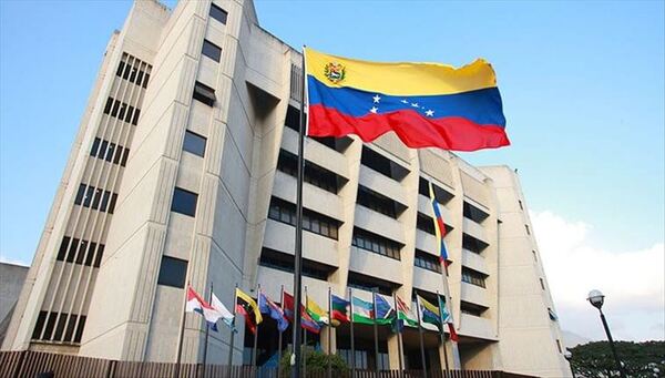 Corte de Venezuela pide entrega de documentos para ver quién ganó las elecciones presidenciales