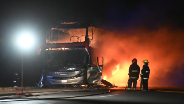 Bus de empresa paraguaya arde en llamadas en ruta argentina