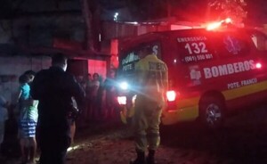 Mujer cayó en un pozo de 7 metros y fue rescatada por bomberos