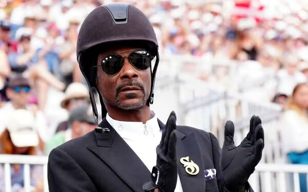 Versus / El rapero Snoop Dogg se disfraza de jinete en Versalles